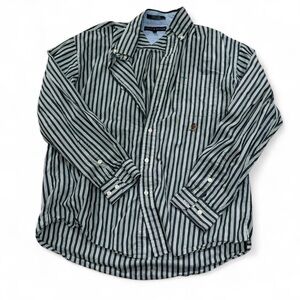 Medium Tommy Hilfiger Button Up